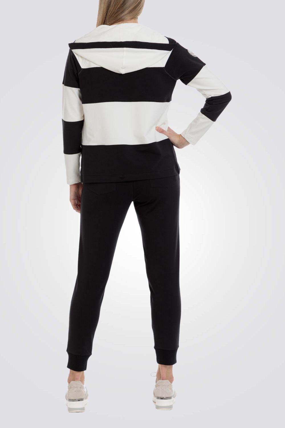 ג'קט פסים שחור לבן