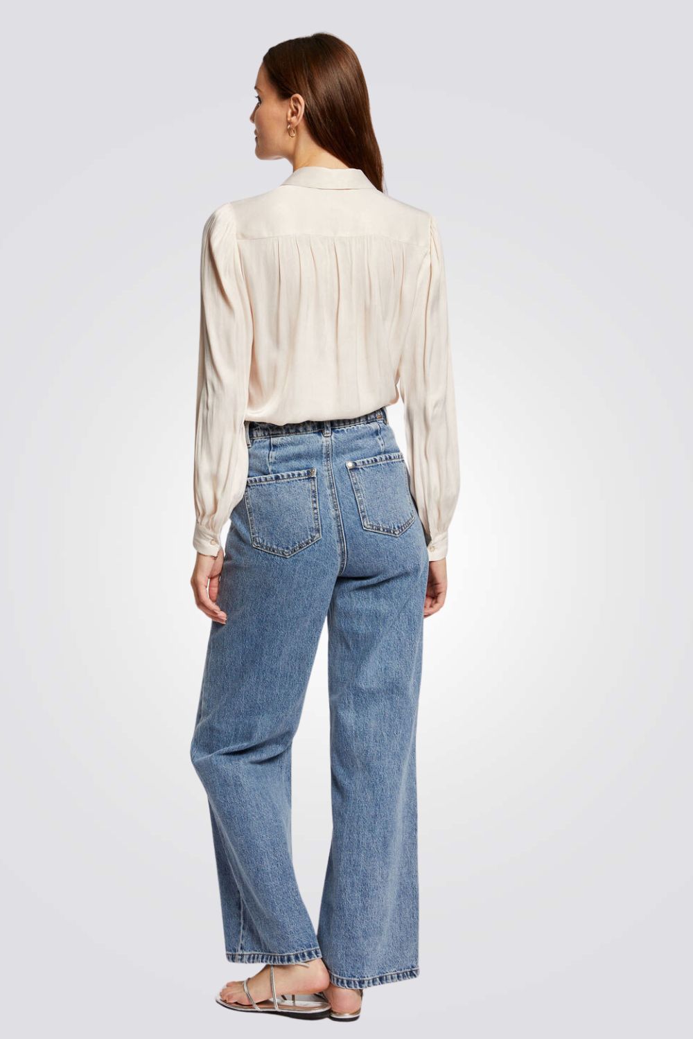 חולצה מכופתרת בצבע קרם