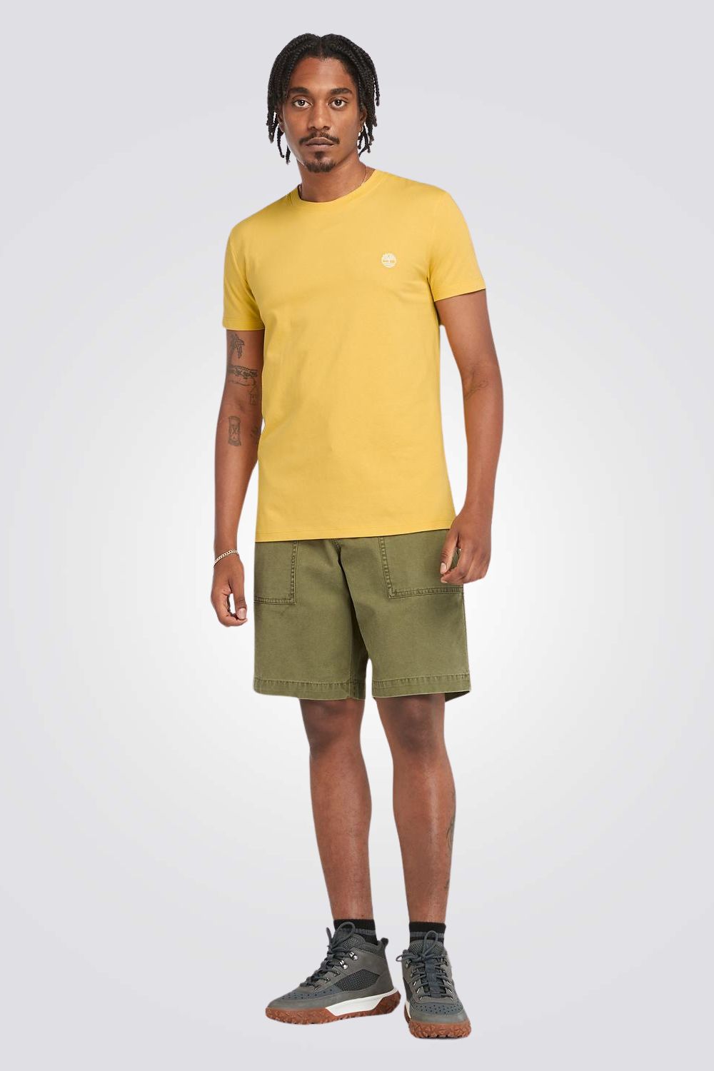 טישירט בצבע צהוב