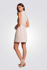 שמלה מיני עם חגורה בצבע בז'