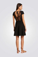 שמלה עם תחרה בצבע שחור