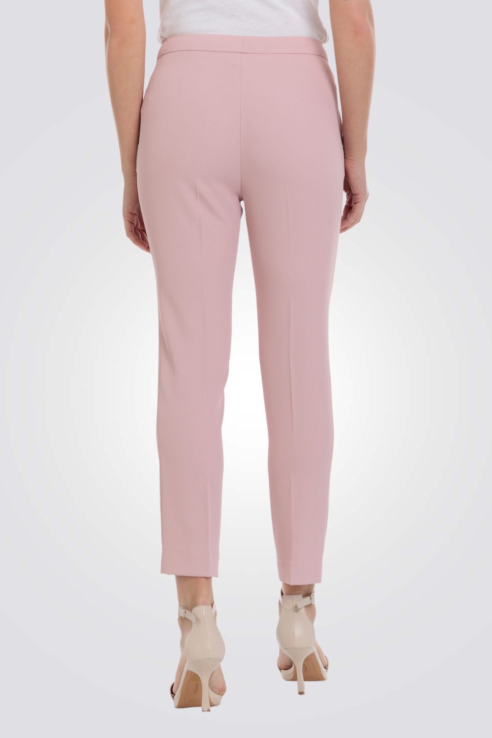 מכנסיים בצבע ורוד