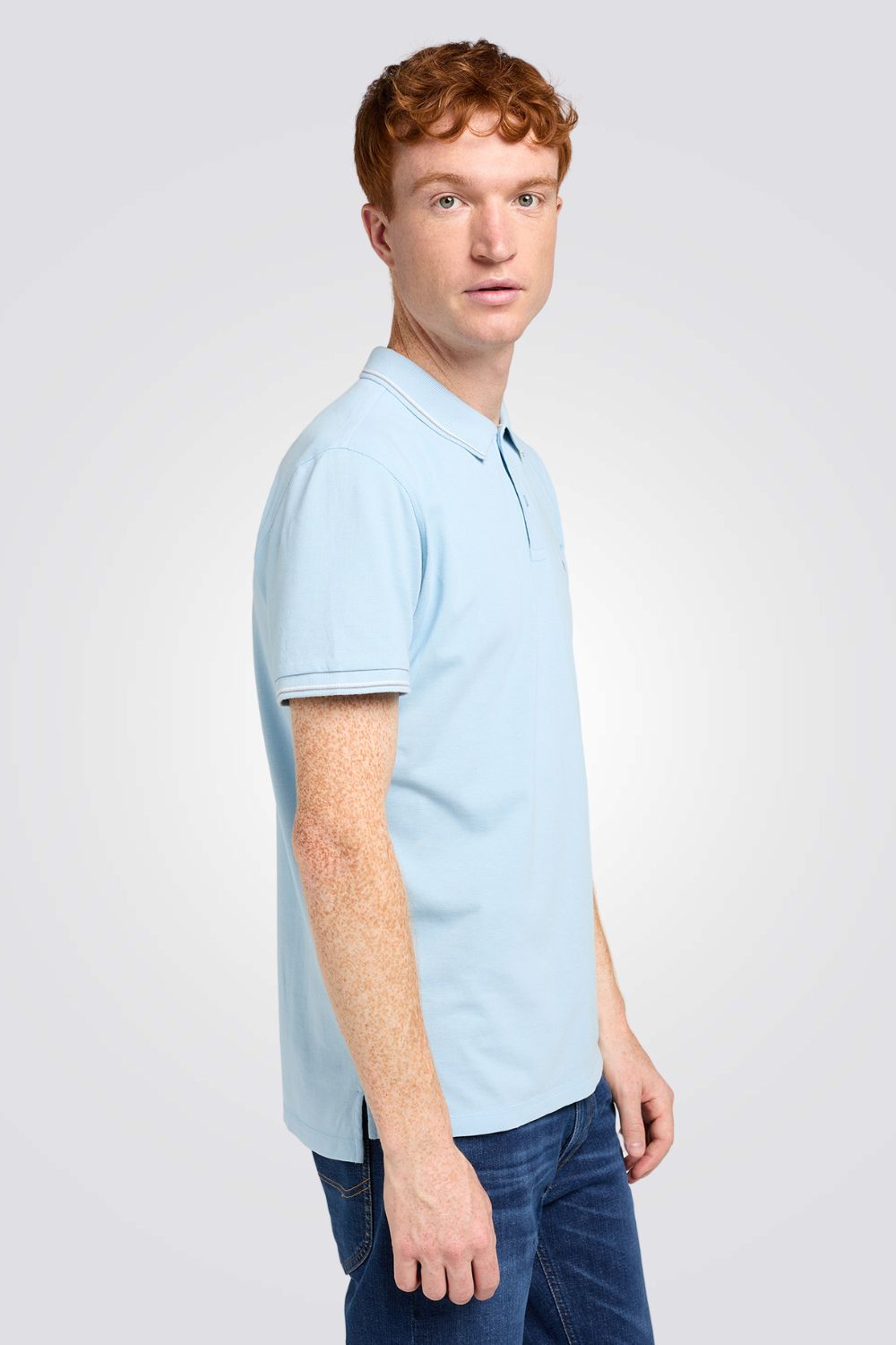 חולצת פולו עם לוגו בצבע תכלת