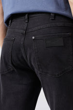 ג'ינס GREENSBORO בצבע שחור