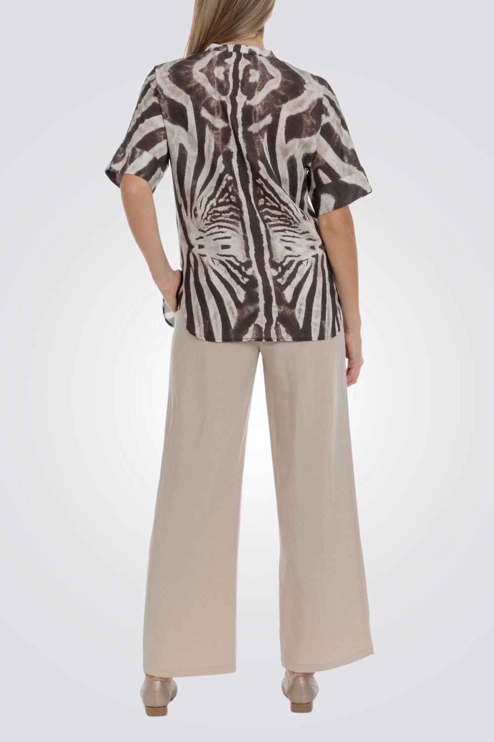 מכופתרת קצרה עם הדפס