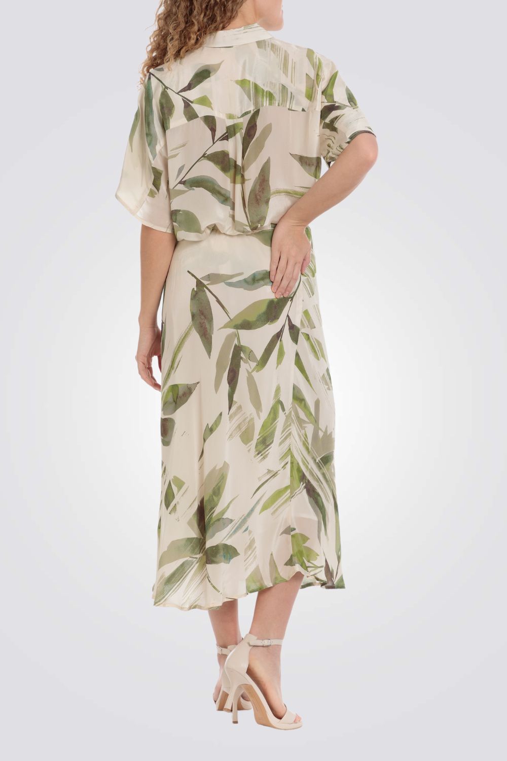 מכופתרת עם הדפס ירוק