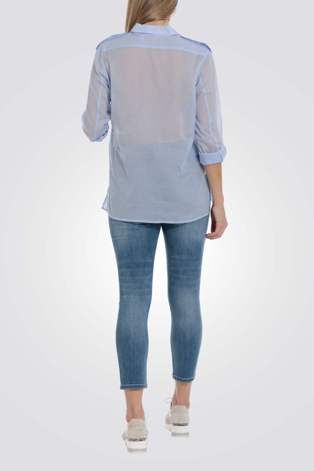 מכופתרת חצי שקופה בצבע תכלת