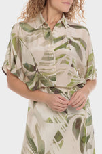 מכופתרת עם הדפס ירוק