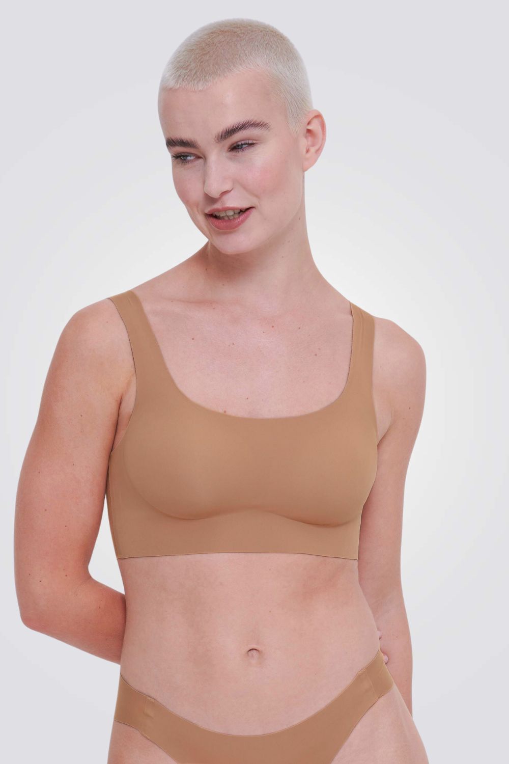 חזיה ZERO Feel Bralette צווארון עגול בצבע בז'
