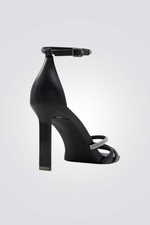 נעל עקב רצועות בצבע שחור