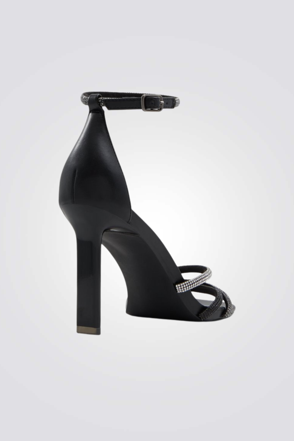 נעל עקב רצועות בצבע שחור