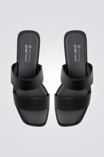 כפכף עם רצועות בצבע שחור