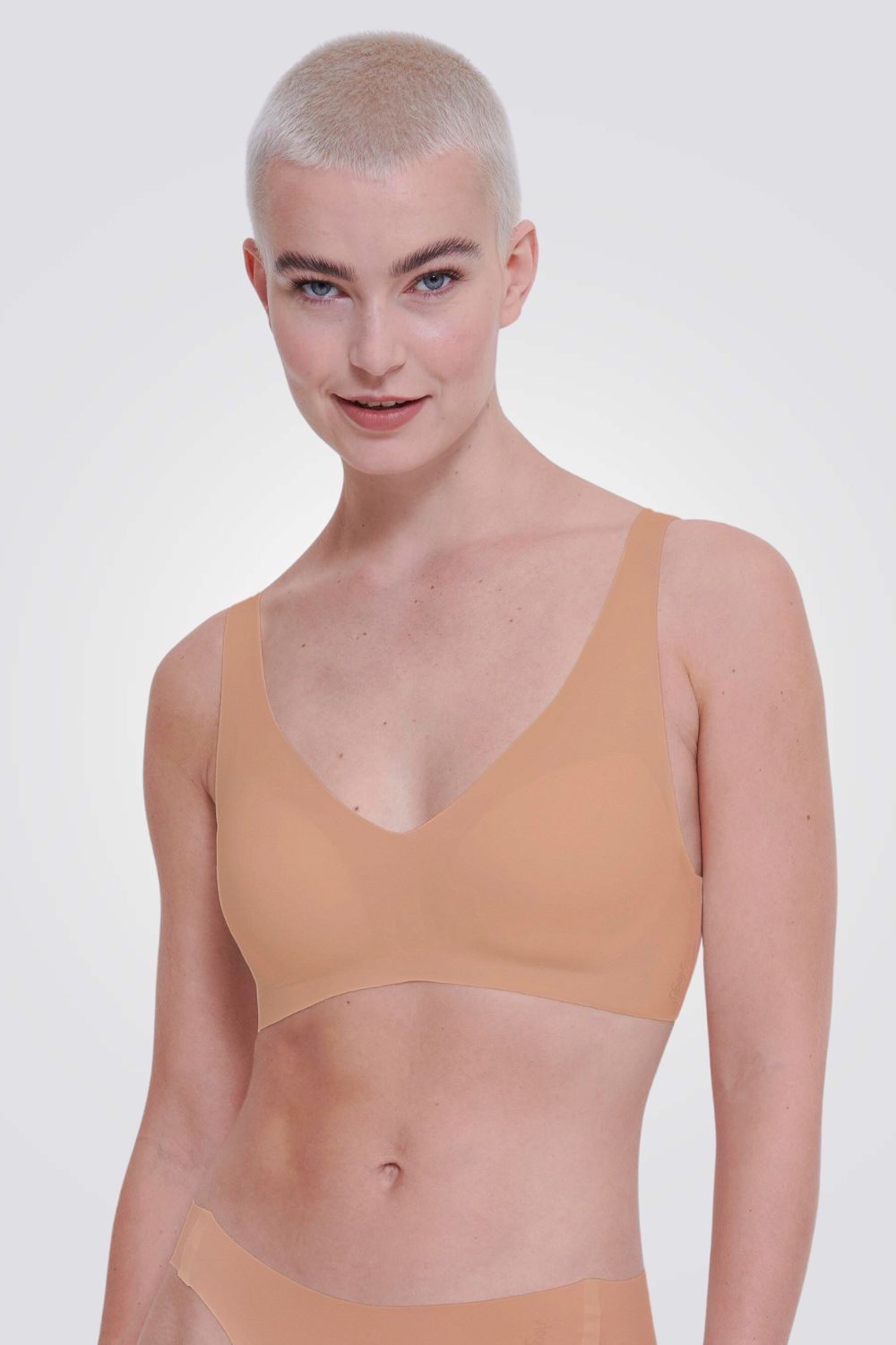 חזיה עם סוגר ZERO Feel Bralette בצבע בז'