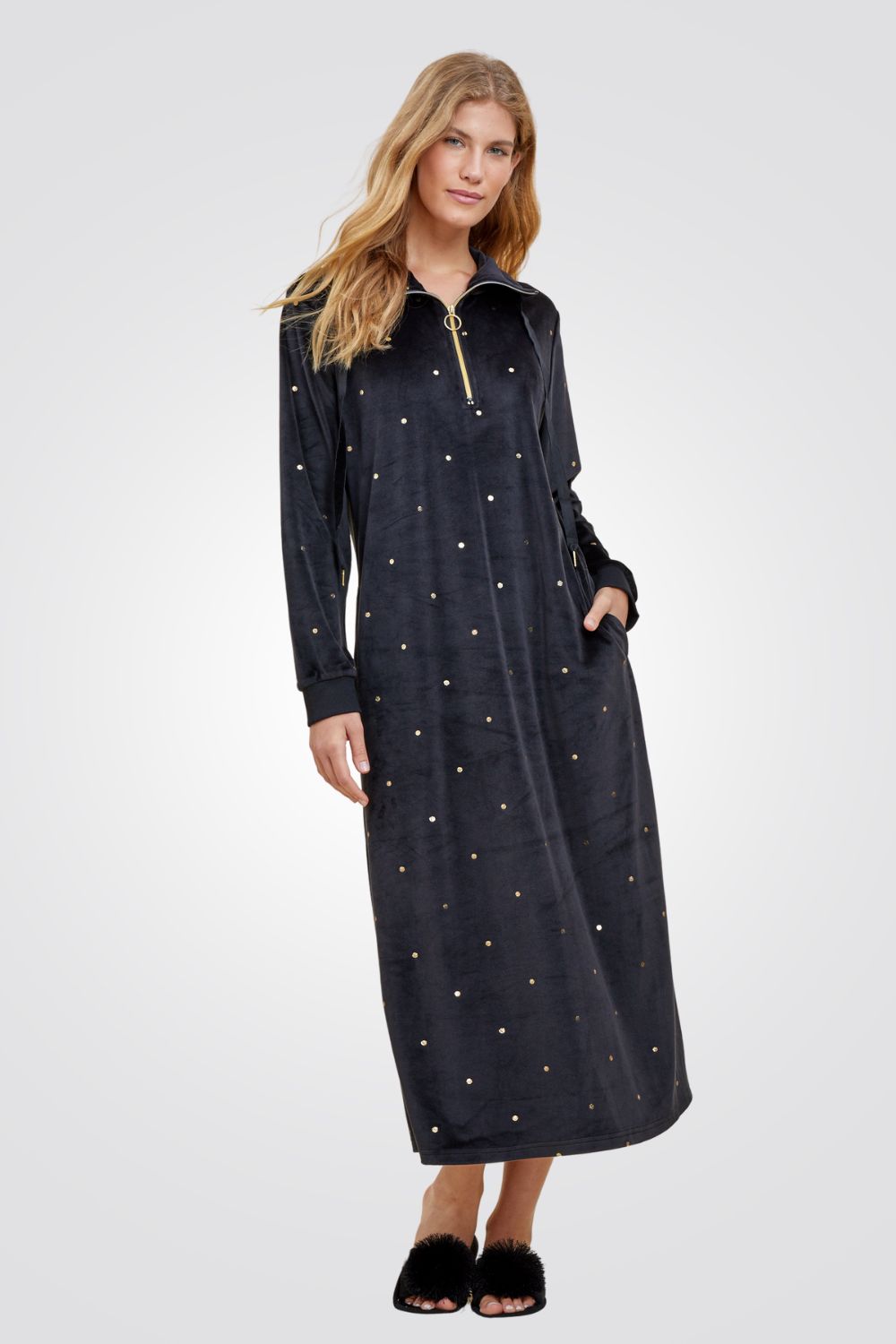 כותונת קטיפה בצבע שחור