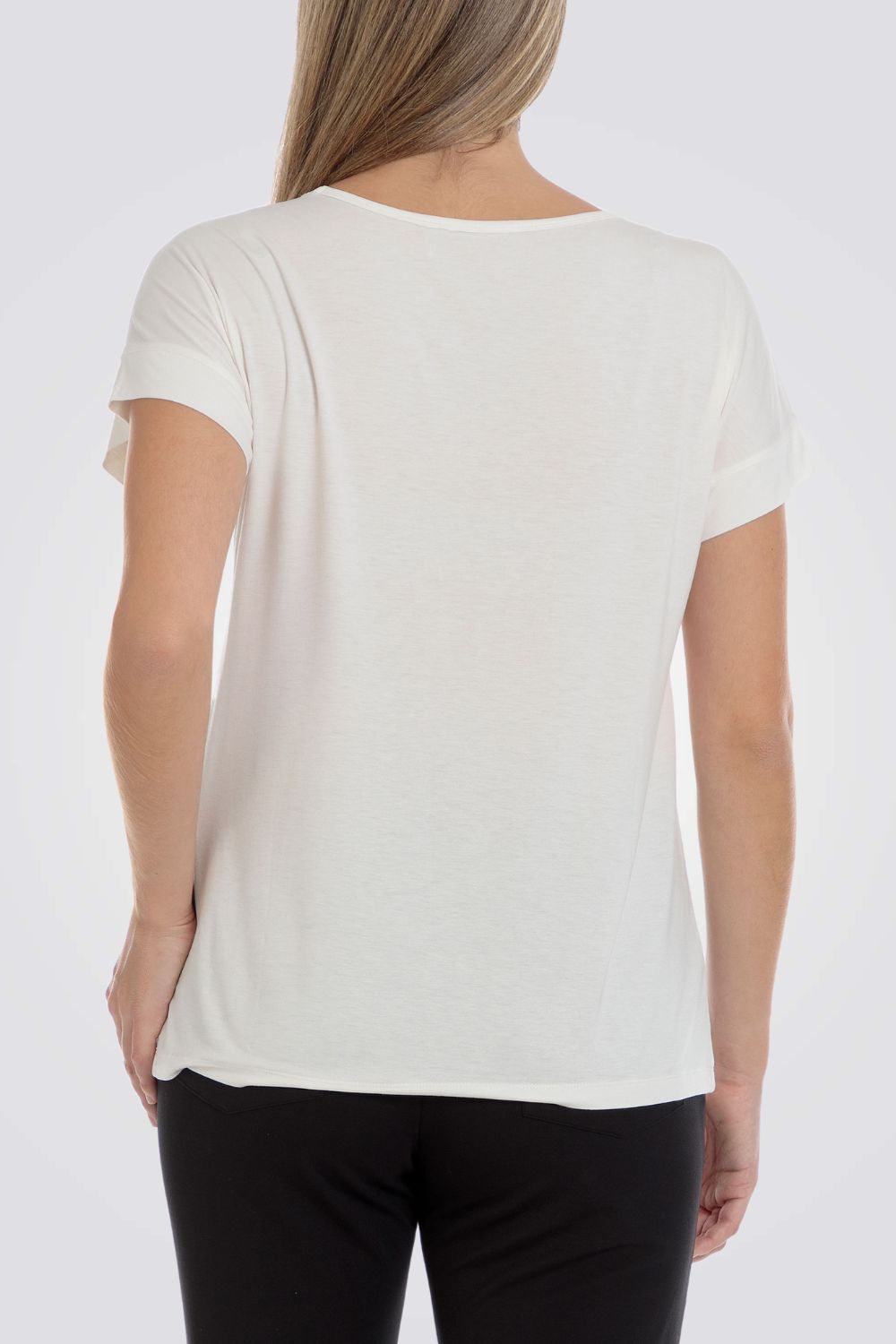 חולצת טי עם שרוולים קצרים בצבע לבן ושחור
