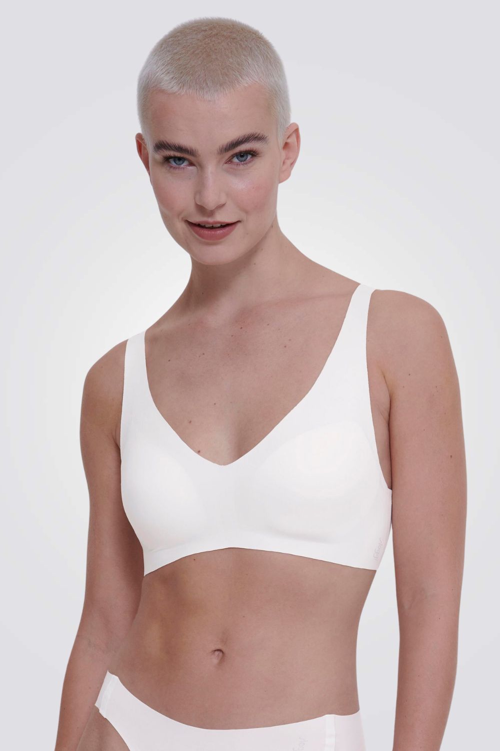 חזיה עם סוגר ZERO Feel Bralette בצבע לבן