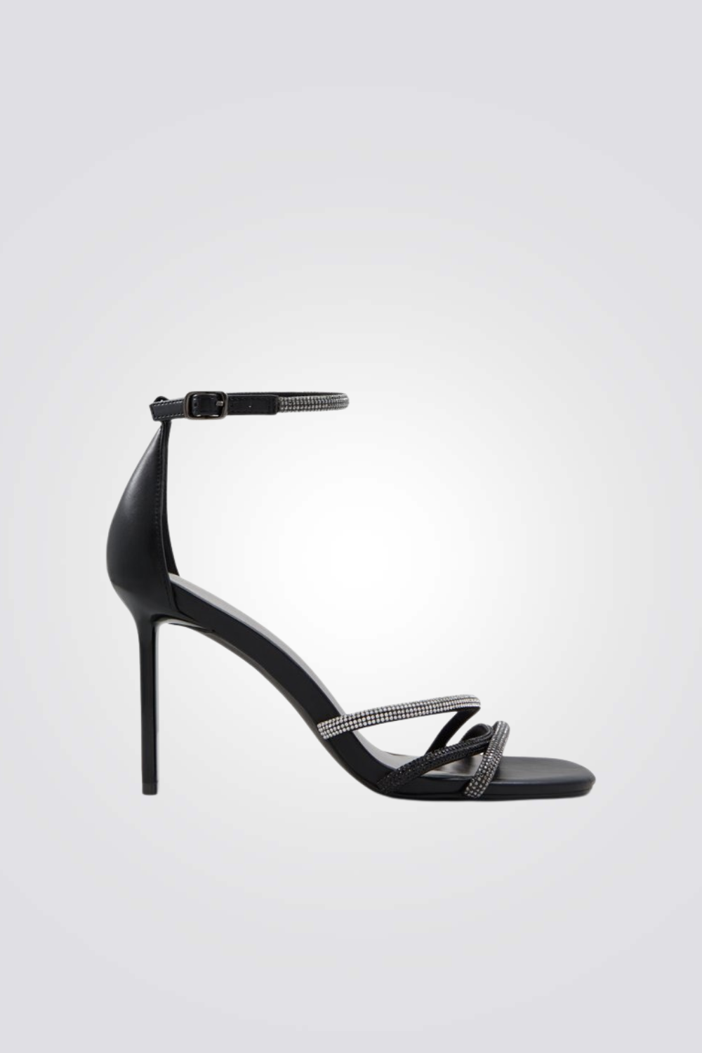 נעל עקב רצועות בצבע שחור