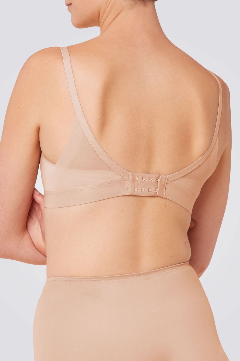 חזייה Triumph Shape Smart N ללא ריפוד בצבע בז'