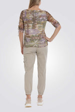 חולצה מבד רשת עם הדפס אבסטרקטי