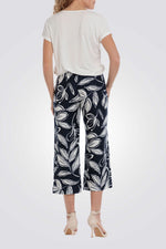 טישירט עם הדפס בצבע לבן