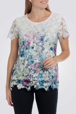 חולצה סרוגה תחרה בצבע לבן