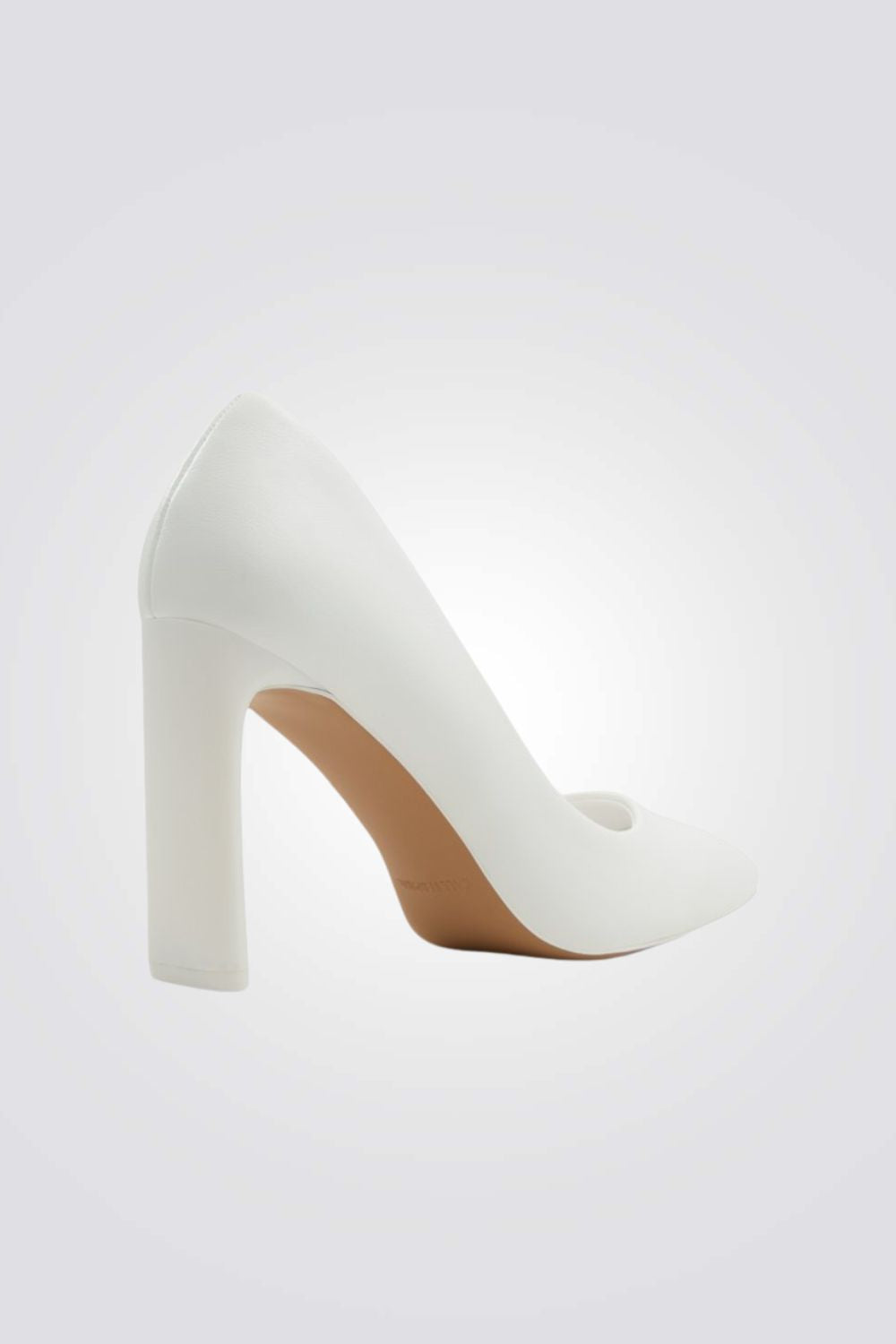 נעל עקב בצבע לבן