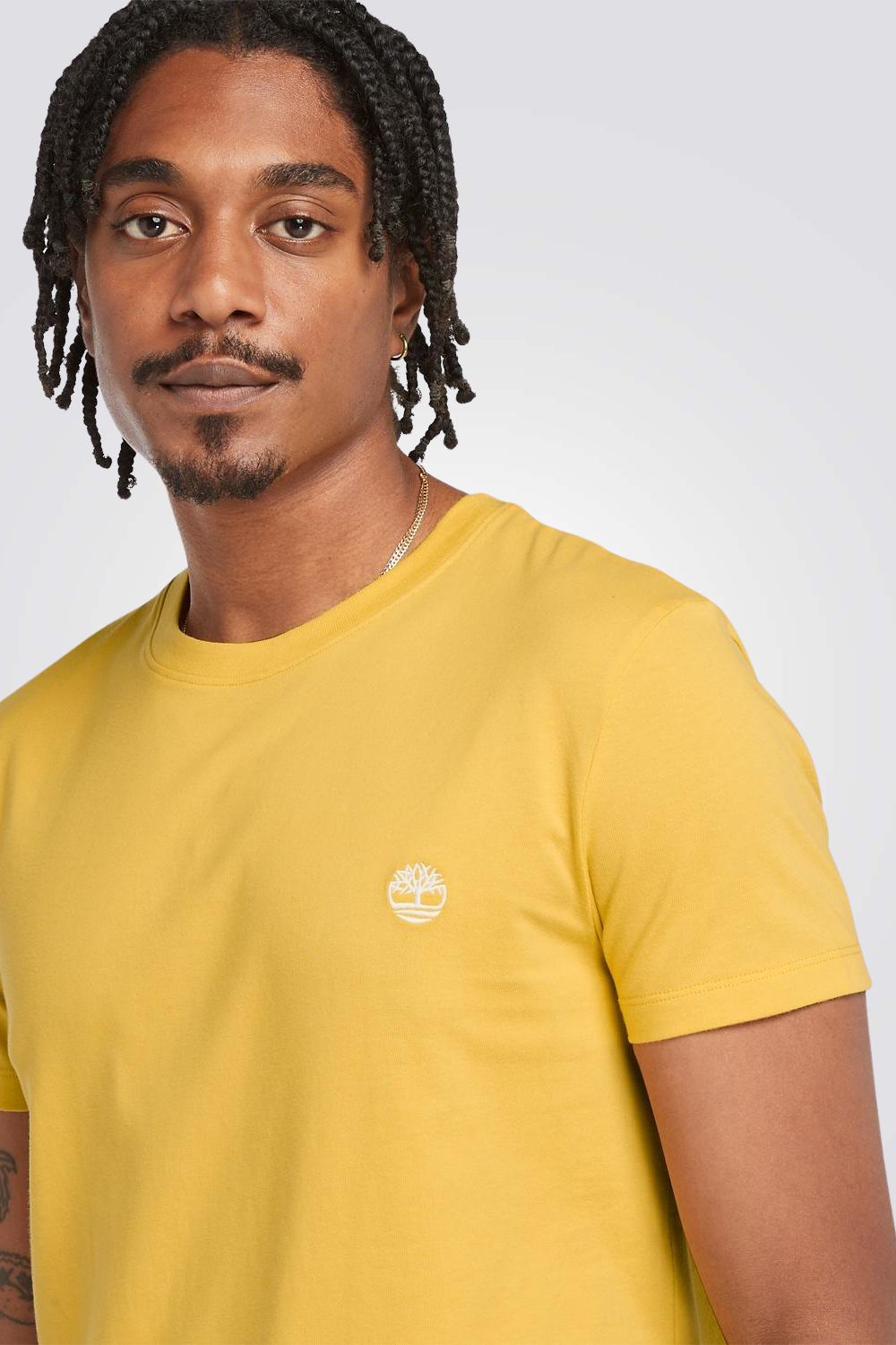 טישירט בצבע צהוב