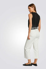 גופיה עם אבזם בכתפיות בצבע שחור