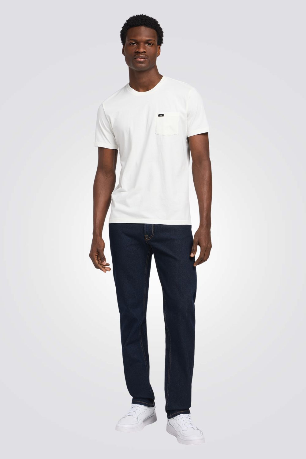 טישירט עם כיס בצבע לבן