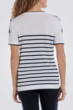 חולצה פסים עם הדפס בכתפיים 