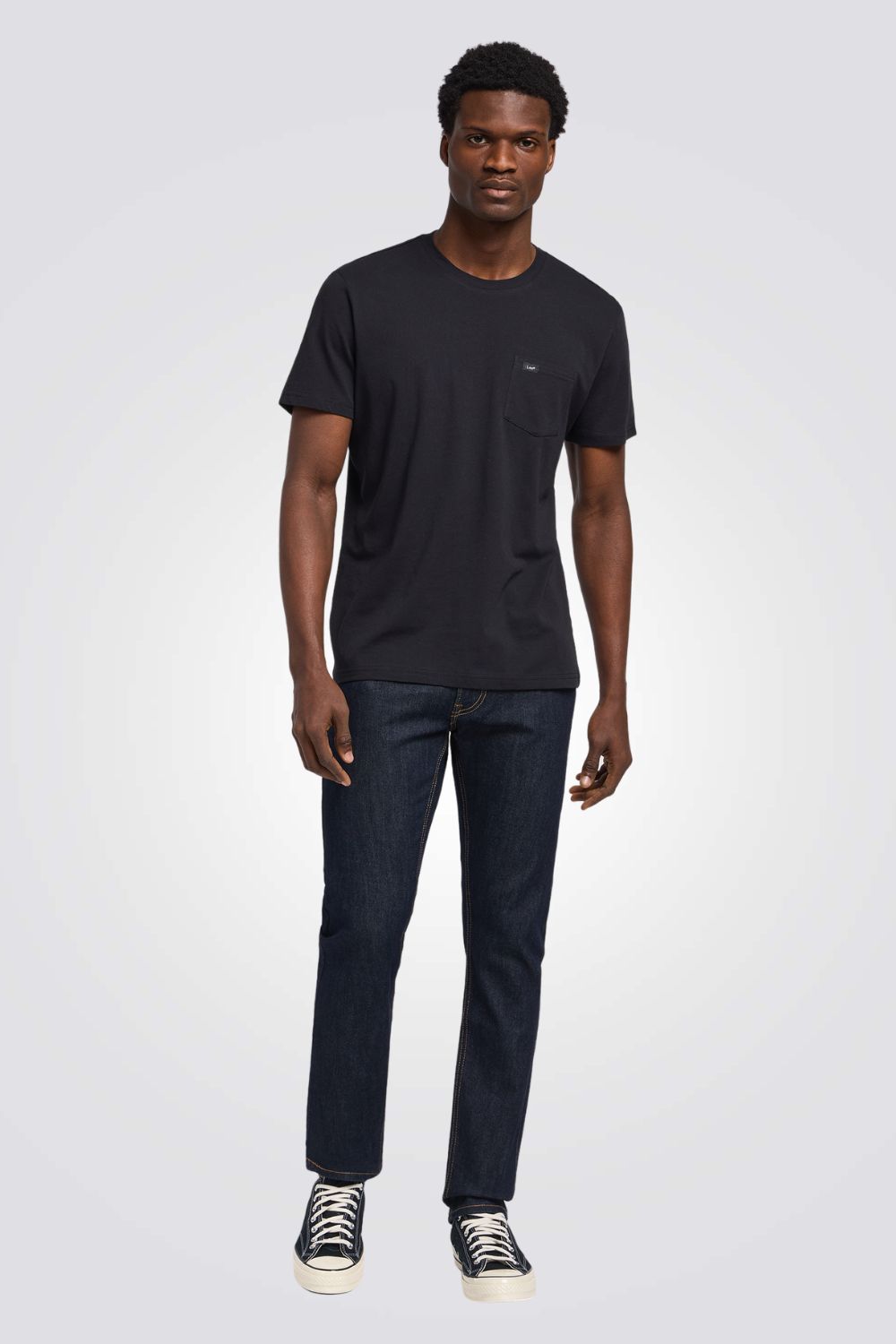 טישירט עם כיס בצבע שחור 