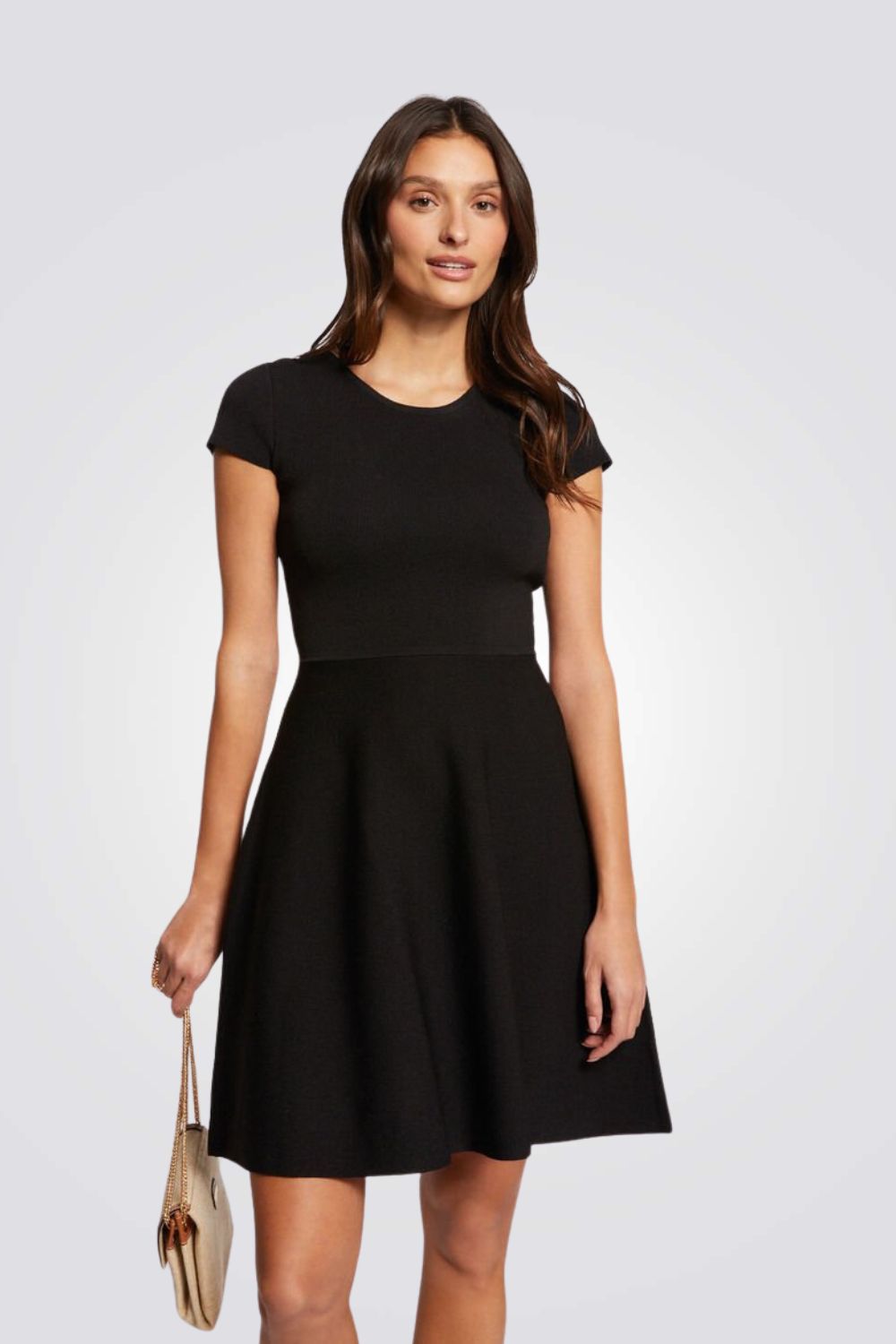 שמלה עם תחרה בצבע שחור