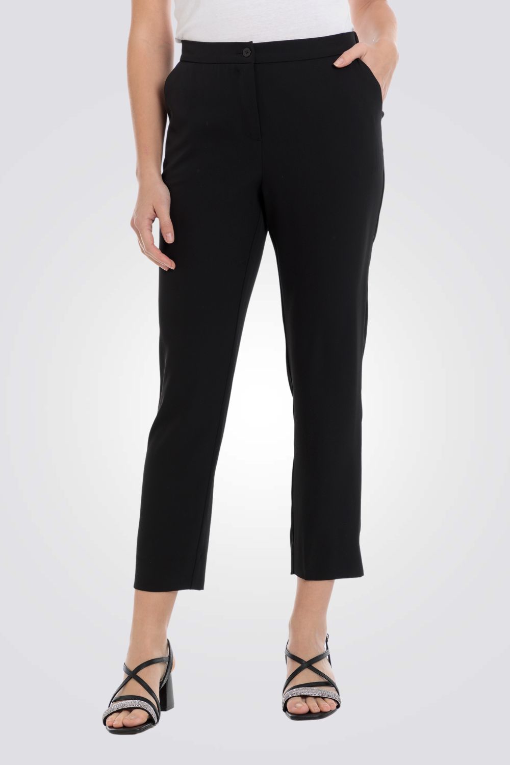 מכנסיים מחוייטים בצבע שחור