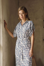 שמלה עם הדפס פרחוני