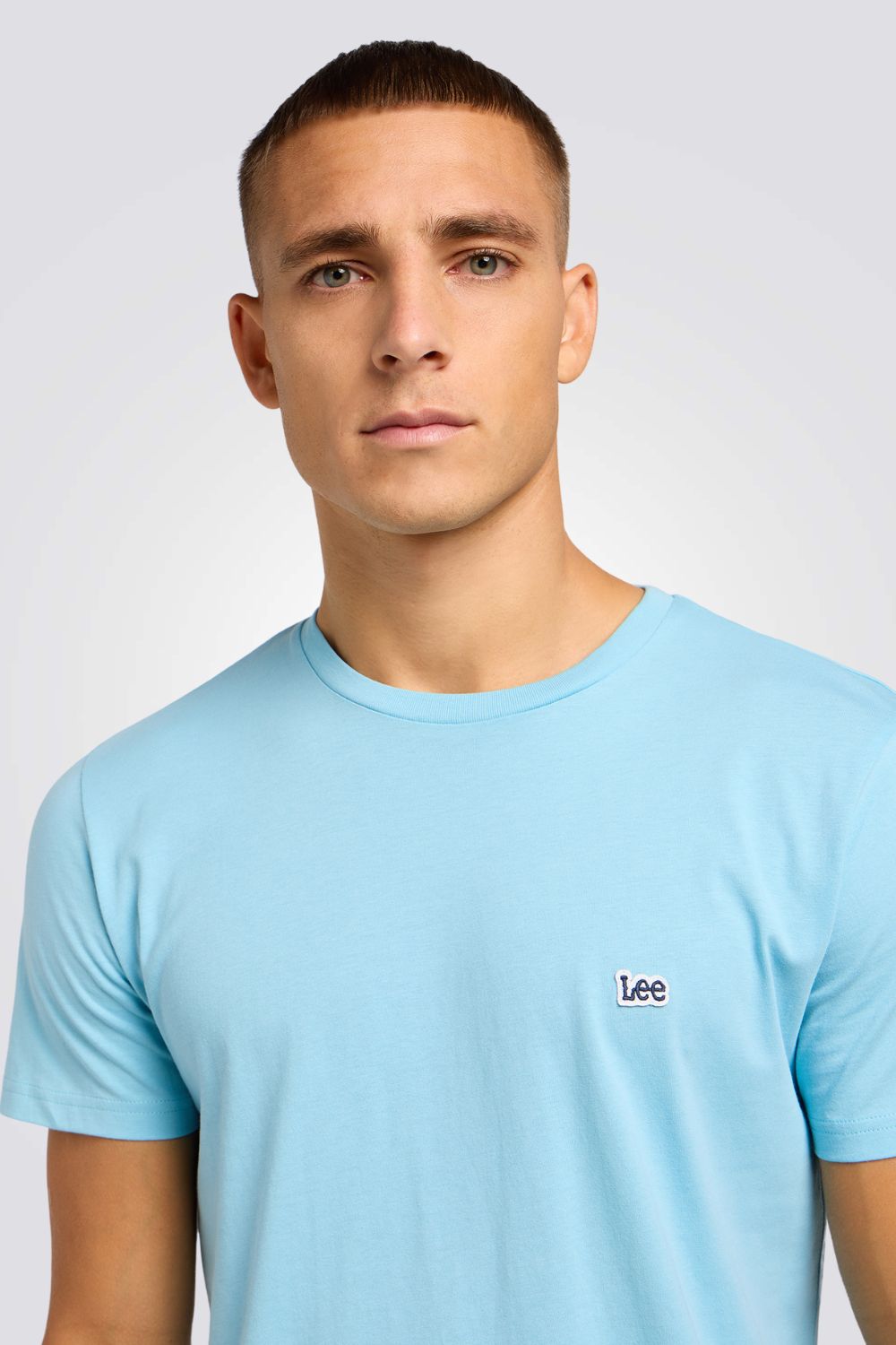 טישירט לוגו בצבע תכלת