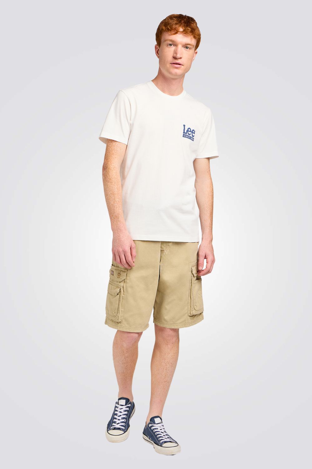 טישירט לוגו בצבע לבן