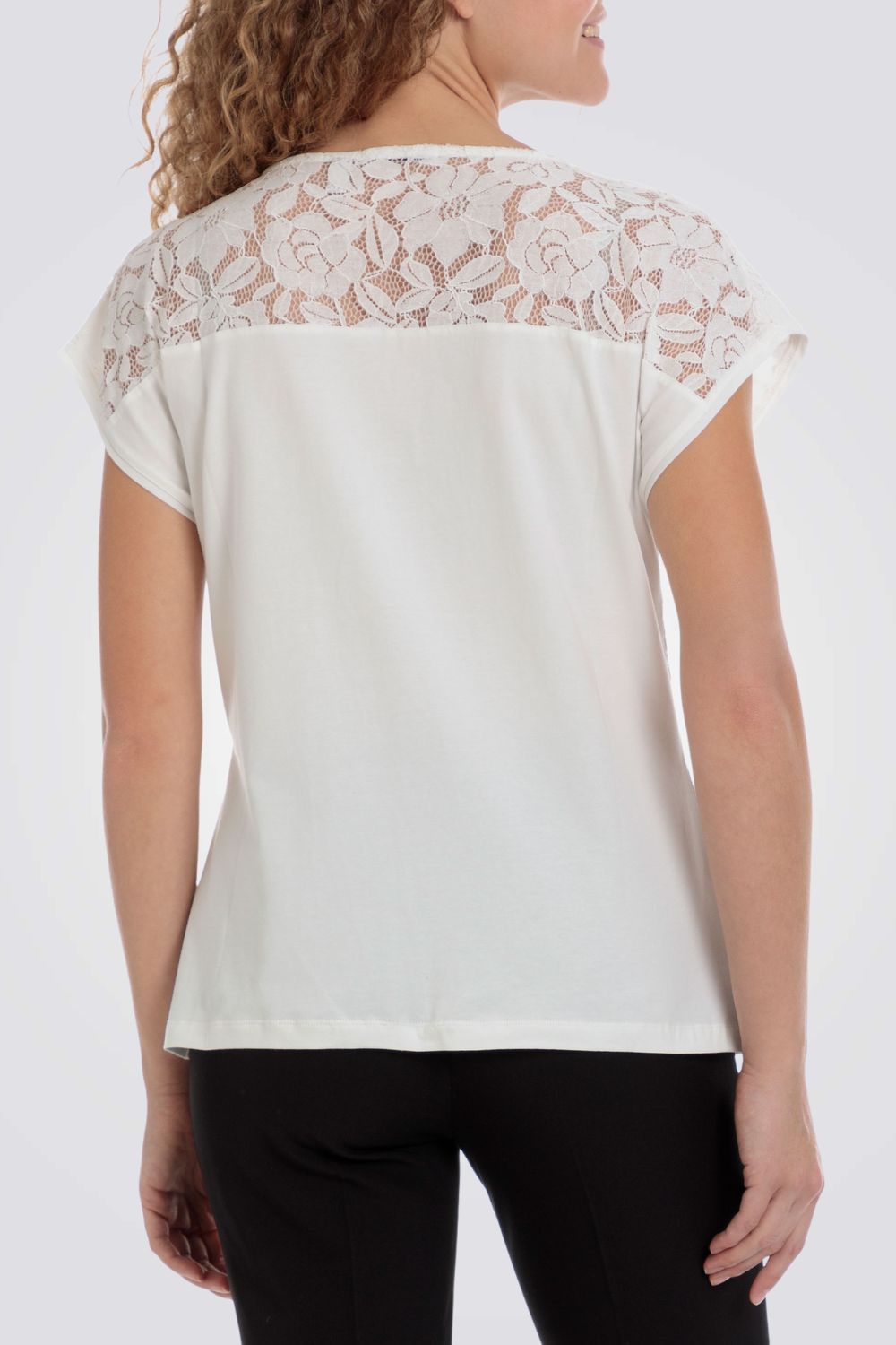 חולצה תחרה בצבע לבן