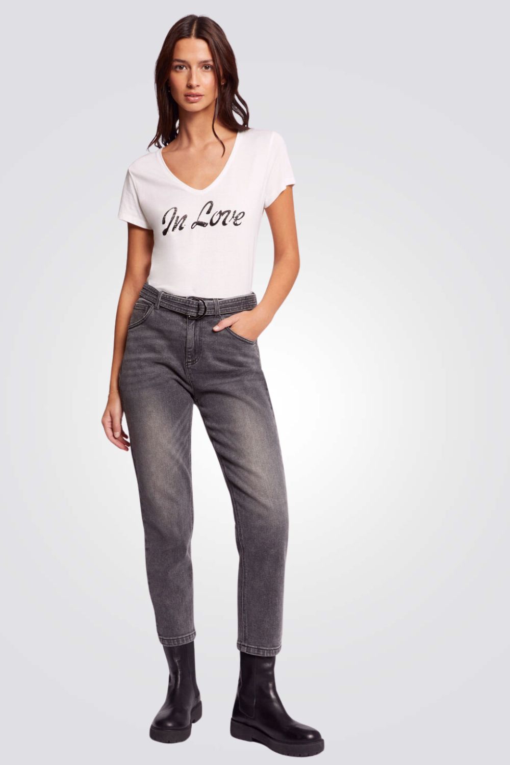 חולצה עם הדפס בצבע לבן