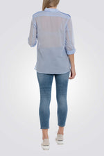 מכנסי ג'ינס בצבע כחול