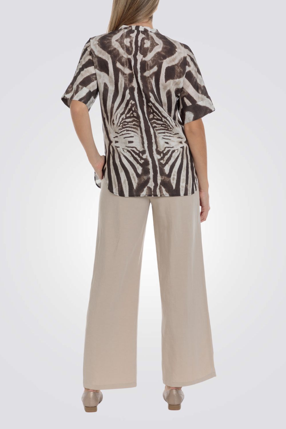 מכנס רגל רחבה בצבע בז'