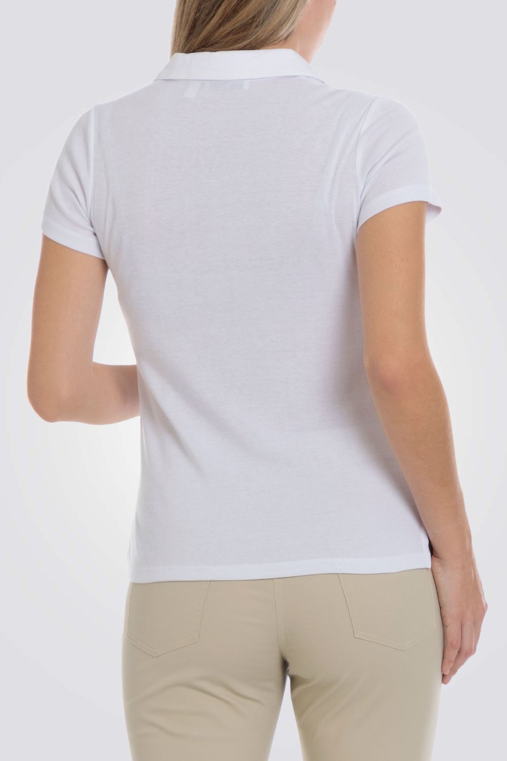 חולצת פולו עם זהב בצווארון