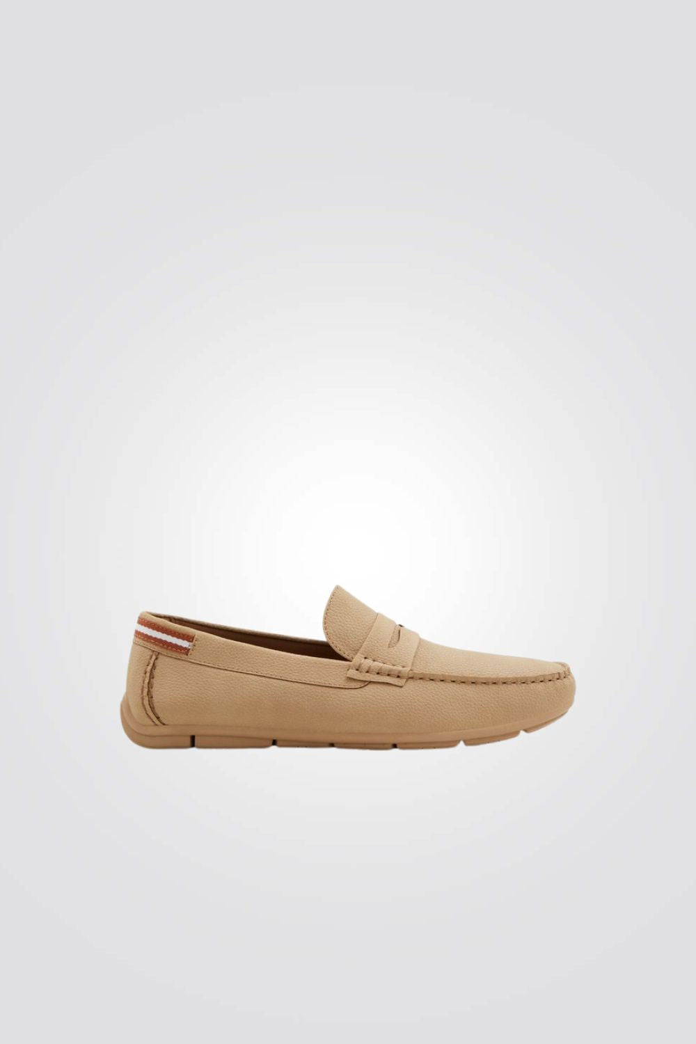 נעל מוקסין בצבע בז'