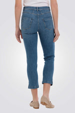 מכנס ג'ינס בצבע כחול בהיר