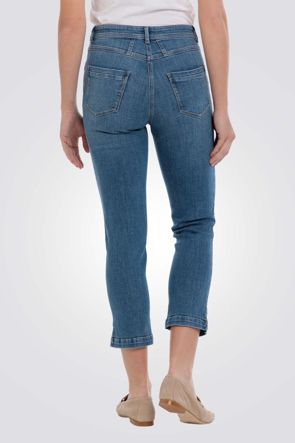 מכנס ג'ינס בצבע כחול בהיר