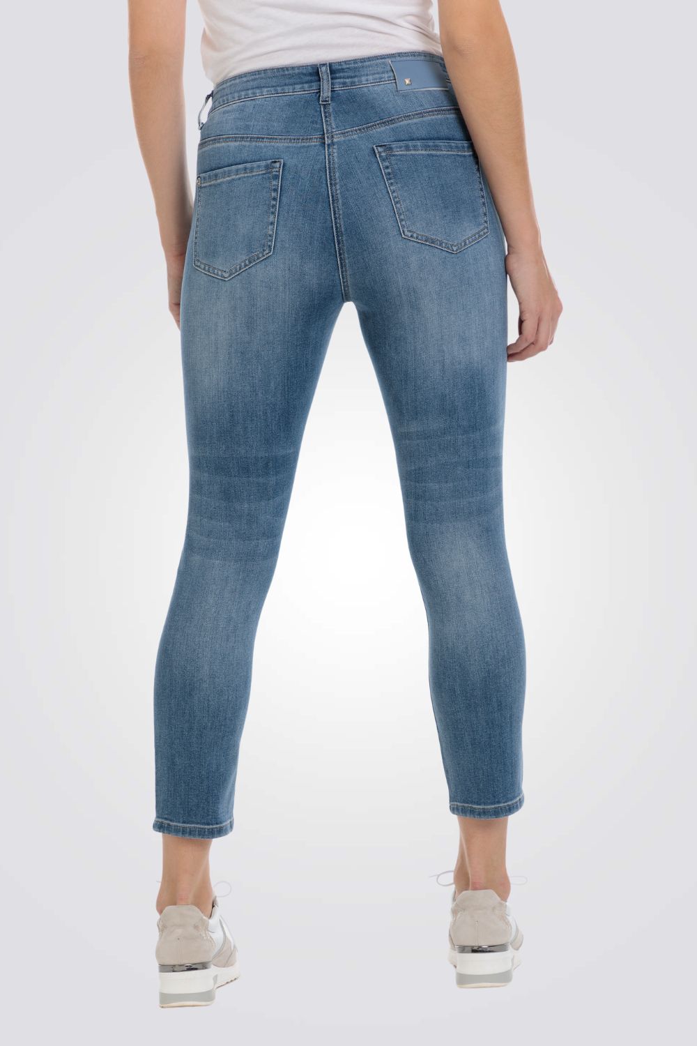מכנסי ג'ינס בצבע כחול