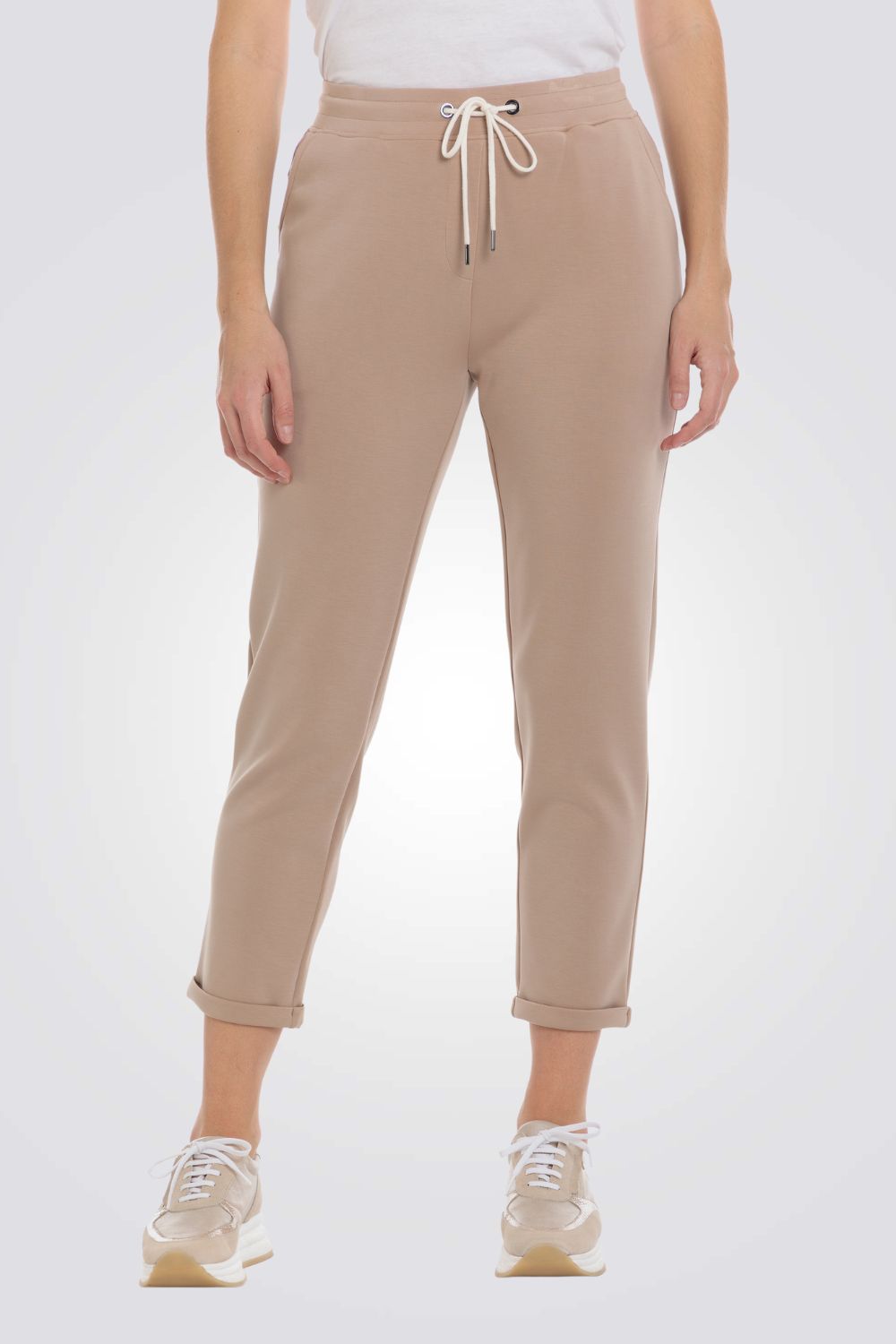 מכנסיים בצבע בז'