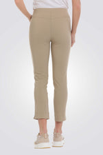 מכנס אלגנטי בגזרה צמודה