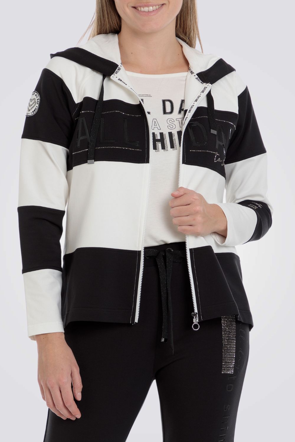 ג'קט פסים שחור לבן