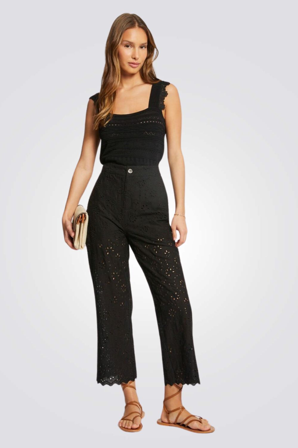 מכנס תחרה בצבע שחור