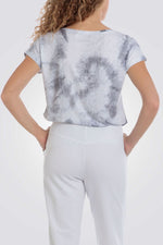 טישירט עם כיתוב והדפס